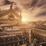 Toits de Paris au levé du soleil symbolisant la nouvelle année 2026