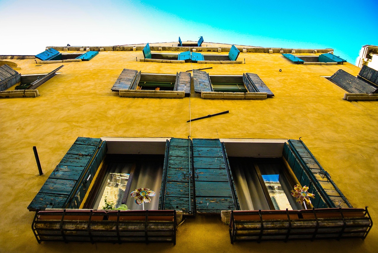 Façade d’un immeuble ancien illustrant l’utilisation d’un prêt hypothécaire pour obtenir de la trésorerie sans vendre son bien immobilier